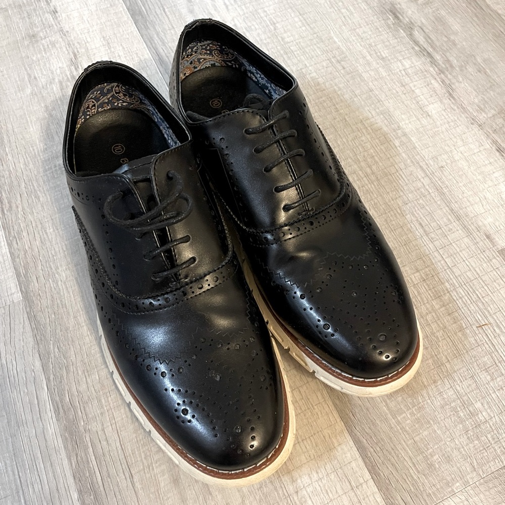 Men’s size 10 Bruno Marc wingtip